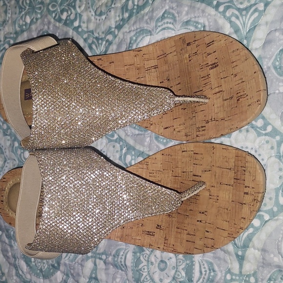 White Mountain All Good Wedge Sandals - Picture 2 of 9